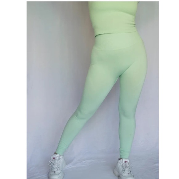 Mint Sports Bra and Leggings Set - Picture 2 of 4